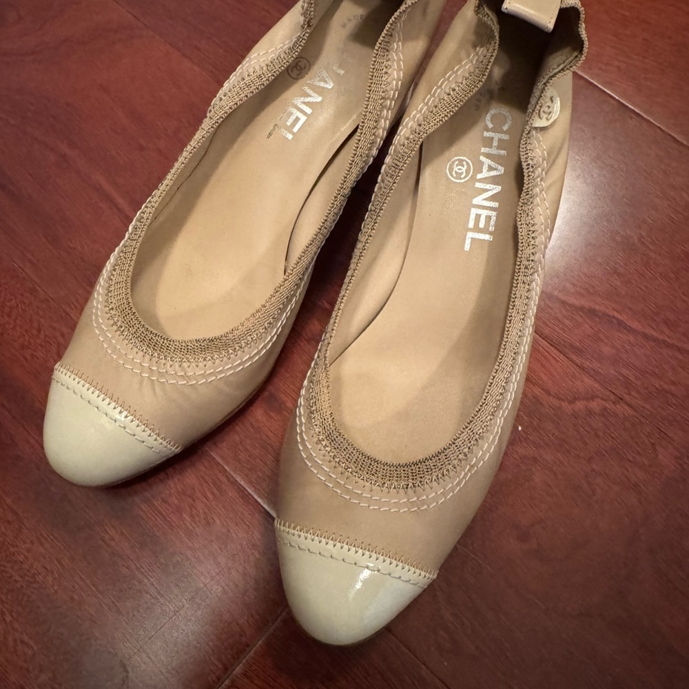 CHANEL Beige and Cream Pumps